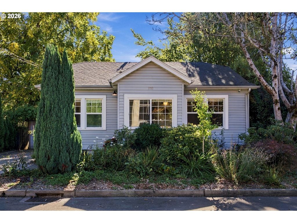 218 Se WASHINGTON St, Mc Minnville, OR 97128