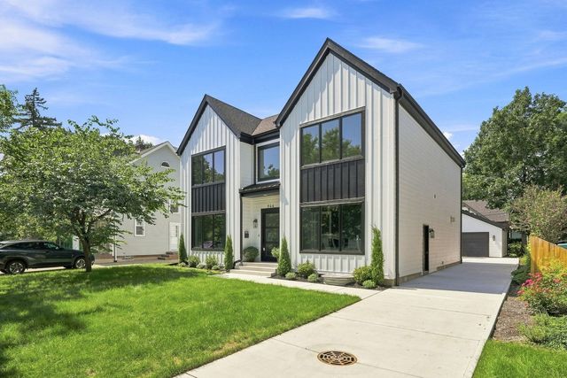 944 Rosemary Terrace, Deerfield, IL 60015