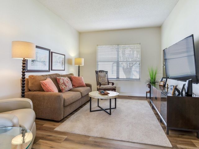 1277 LINDENWOOD DRIVE, Tarpon Springs, FL 34688