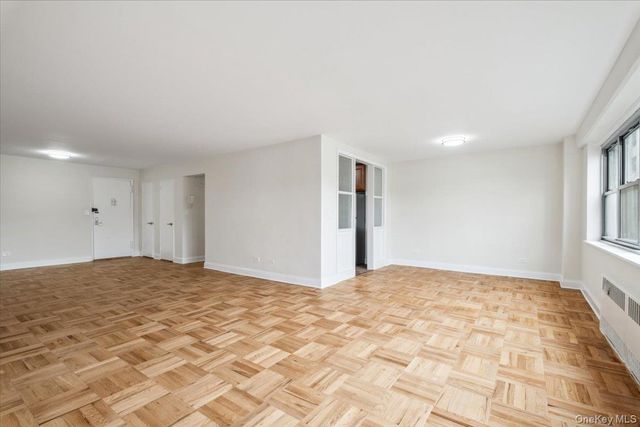 2 Washington Square 1G, Larchmont, NY 10538