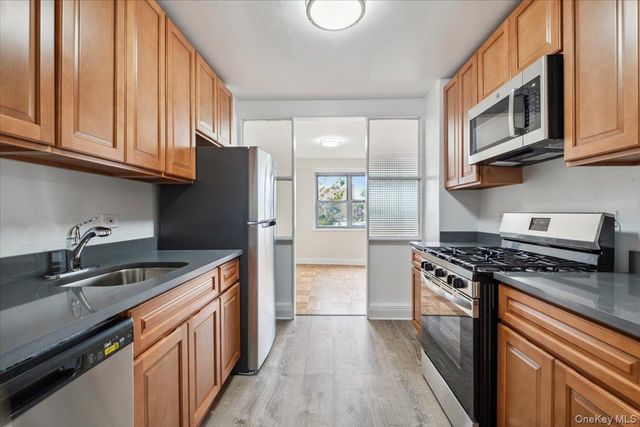 2 Washington Square 1G, Larchmont, NY 10538