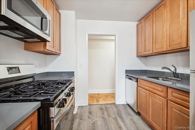2 Washington Square 1G, Larchmont, NY 10538