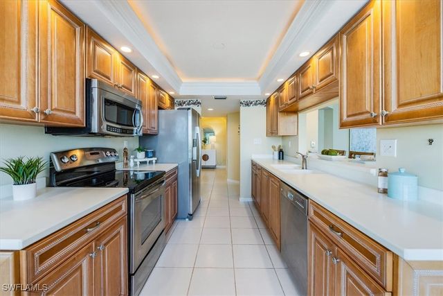 21 Bluebill AVE B806, Naples, FL 34108