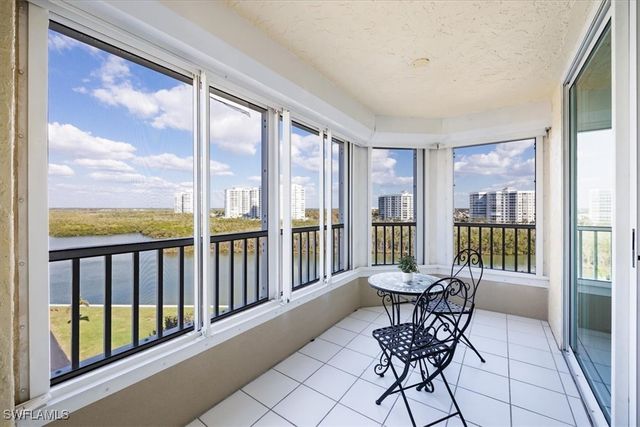 21 Bluebill AVE B806, Naples, FL 34108