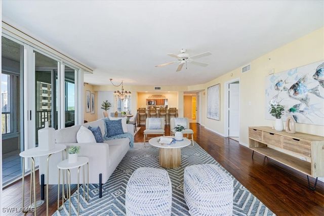 21 Bluebill AVE B806, Naples, FL 34108