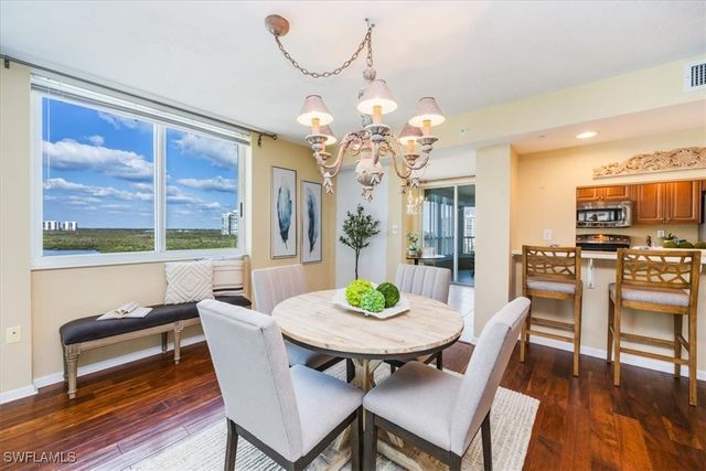 21 Bluebill AVE B806, Naples, FL 34108