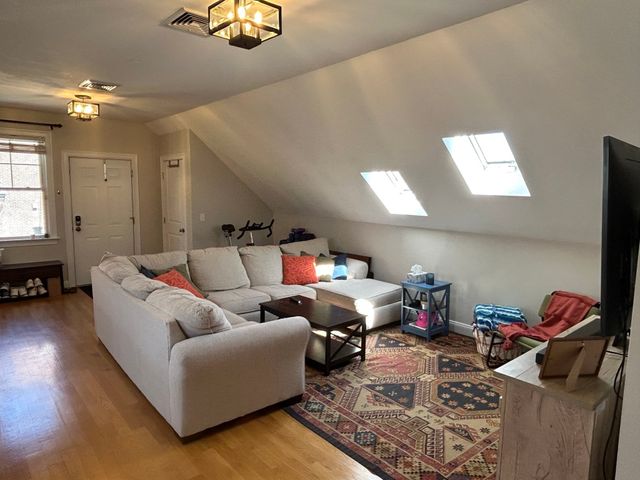 116 Chestnut St 5, Waltham, MA 02453