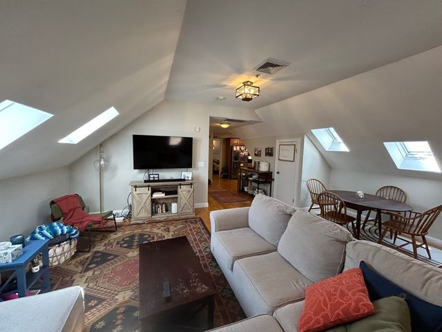 116 Chestnut St 5, Waltham, MA 02453