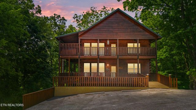 2021 Oakmont Drive, Sevierville, TN 37876