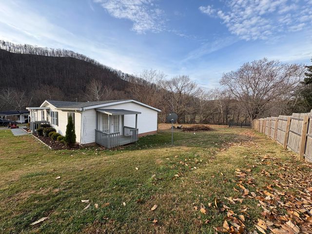 125 Compton DR, Elliston, VA 24087