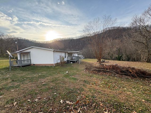 125 Compton DR, Elliston, VA 24087