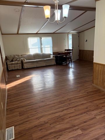 125 Compton DR, Elliston, VA 24087