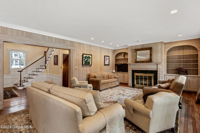 660 N Broadway, Saratoga Springs, NY 12866