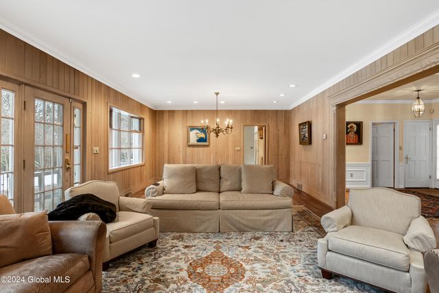 660 N Broadway, Saratoga Springs, NY 12866