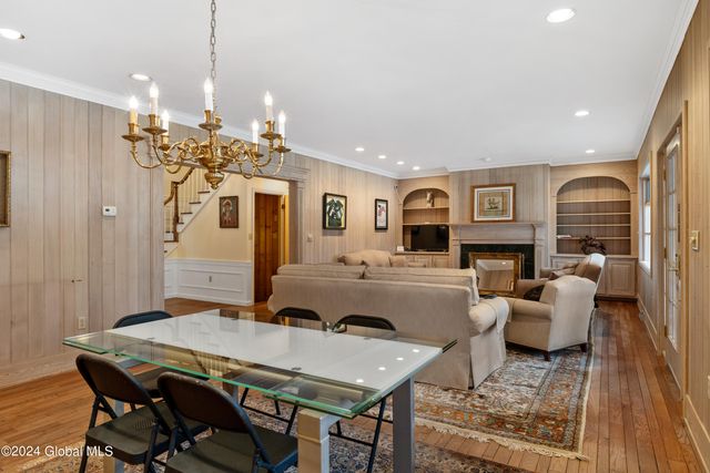 660 N Broadway, Saratoga Springs, NY 12866