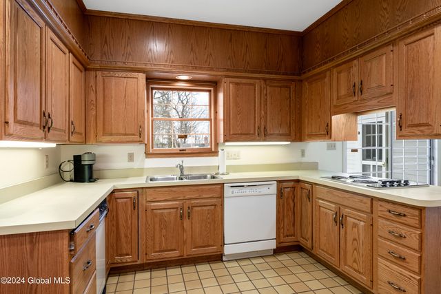 660 N Broadway, Saratoga Springs, NY 12866