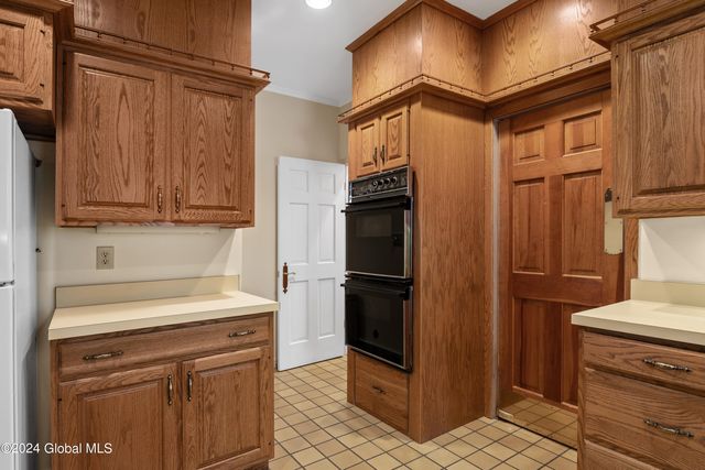 660 N Broadway, Saratoga Springs, NY 12866