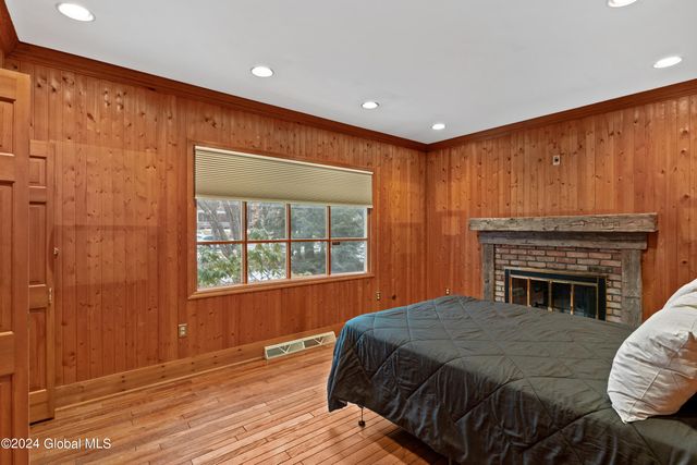 660 N Broadway, Saratoga Springs, NY 12866