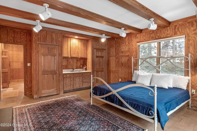 660 N Broadway, Saratoga Springs, NY 12866