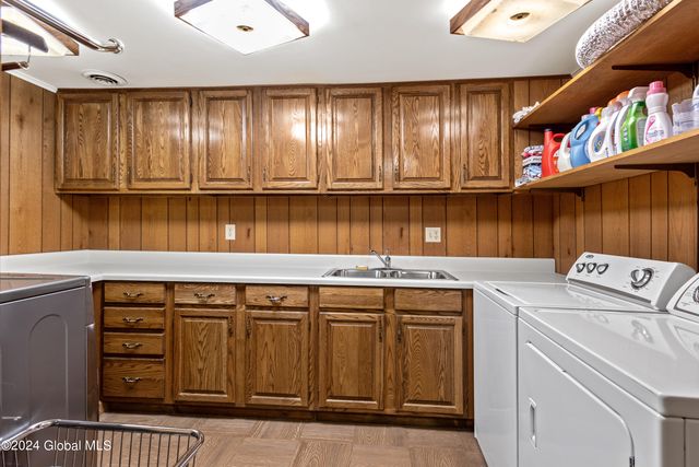 660 N Broadway, Saratoga Springs, NY 12866