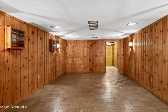 660 N Broadway, Saratoga Springs, NY 12866