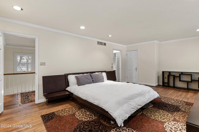 660 N Broadway, Saratoga Springs, NY 12866