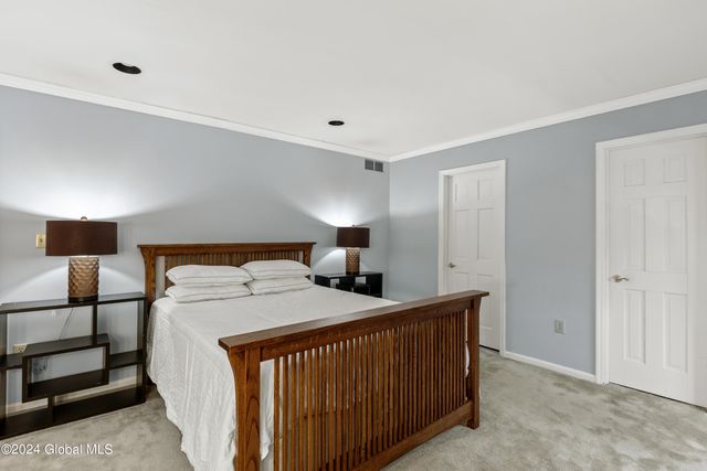 660 N Broadway, Saratoga Springs, NY 12866