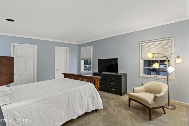 660 N Broadway, Saratoga Springs, NY 12866