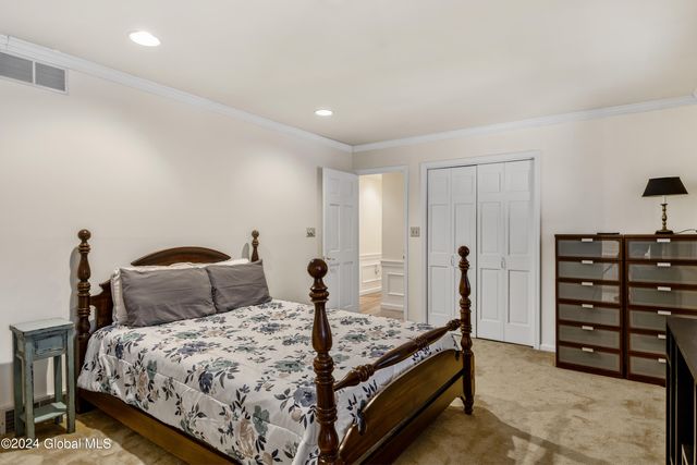 660 N Broadway, Saratoga Springs, NY 12866