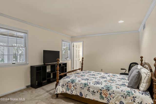 660 N Broadway, Saratoga Springs, NY 12866