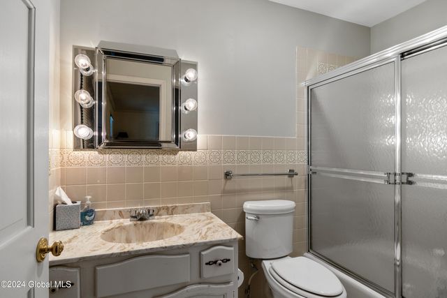 660 N Broadway, Saratoga Springs, NY 12866