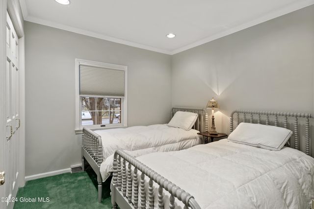 660 N Broadway, Saratoga Springs, NY 12866