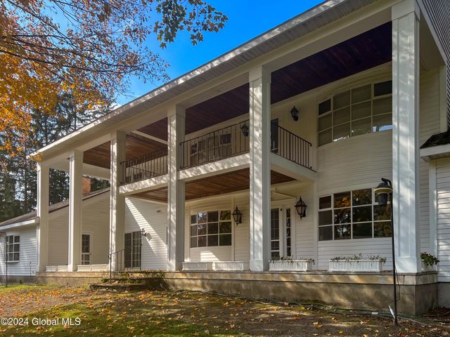 660 N Broadway, Saratoga Springs, NY 12866