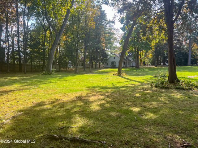 660 N Broadway, Saratoga Springs, NY 12866