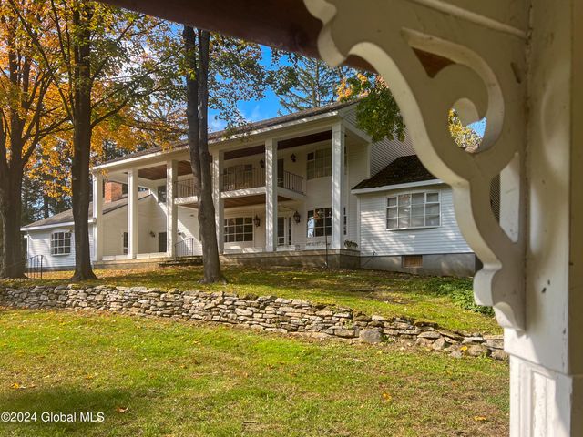 660 N Broadway, Saratoga Springs, NY 12866