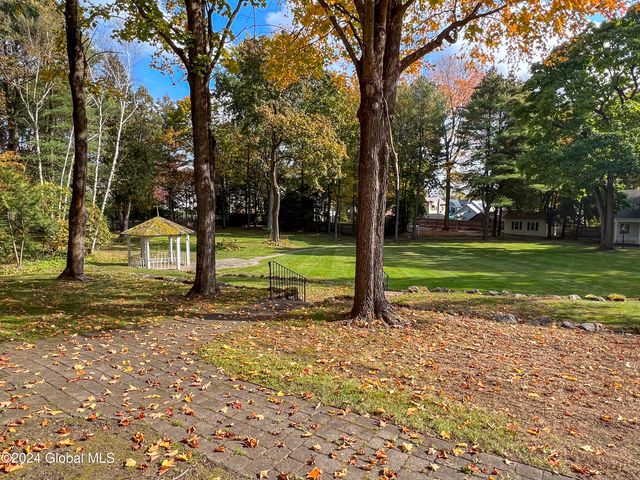 660 N Broadway, Saratoga Springs, NY 12866