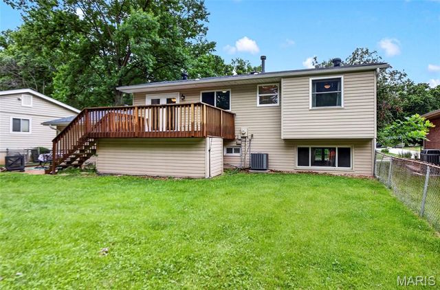 547 Golfwood Drive, Ballwin, MO 63021