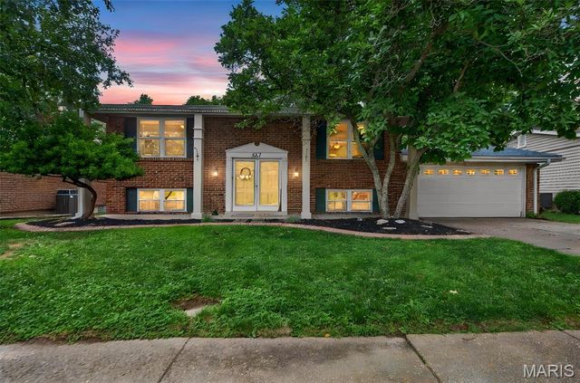 547 Golfwood Drive, Ballwin, MO 63021