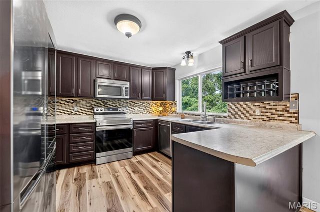 547 Golfwood Drive, Ballwin, MO 63021