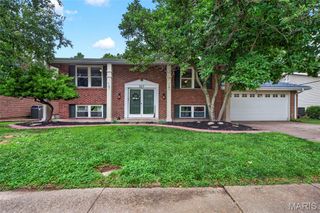 547 Golfwood Drive, Ballwin, MO 63021