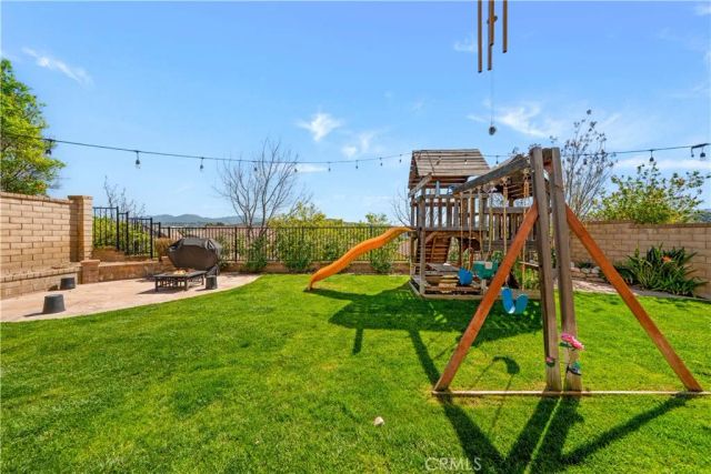 22588 Lamplight, Saugus, CA 91350