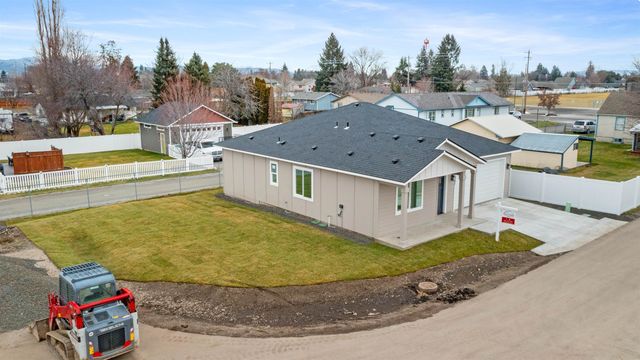17807 E 3rd Ln, Spokane Valley, WA 99016
