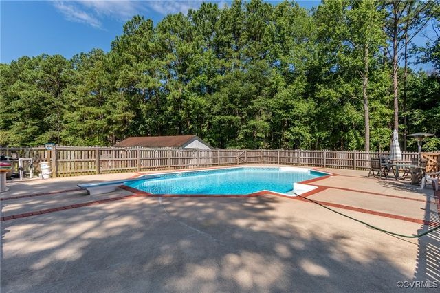 15410 Rowlett Rd, Chesterfield, VA 23838