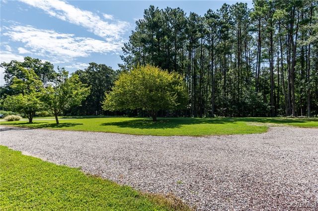 15410 Rowlett Rd, Chesterfield, VA 23838