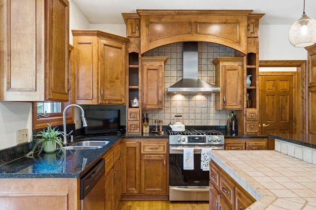 N34W33440 Hickory LANE, Nashotah, WI 53058
