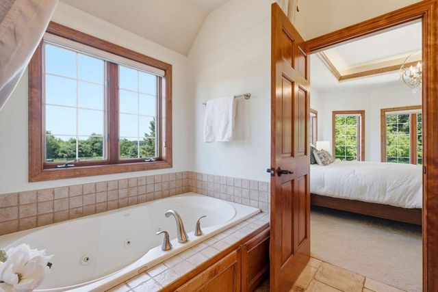 N34W33440 Hickory LANE, Nashotah, WI 53058