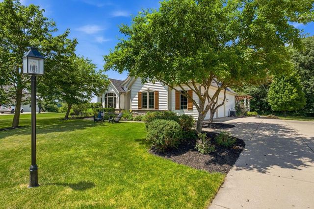 N34W33440 Hickory LANE, Nashotah, WI 53058