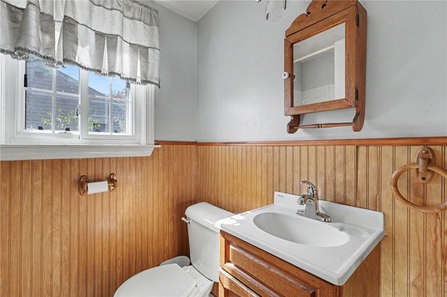 87 Easton Avenue, Warwick, RI 02889