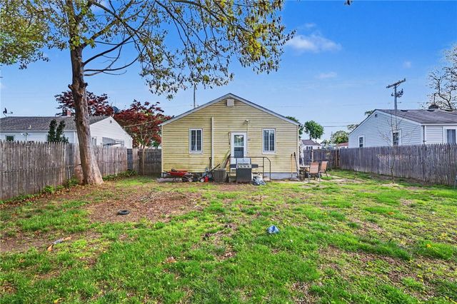 87 Easton Avenue, Warwick, RI 02889