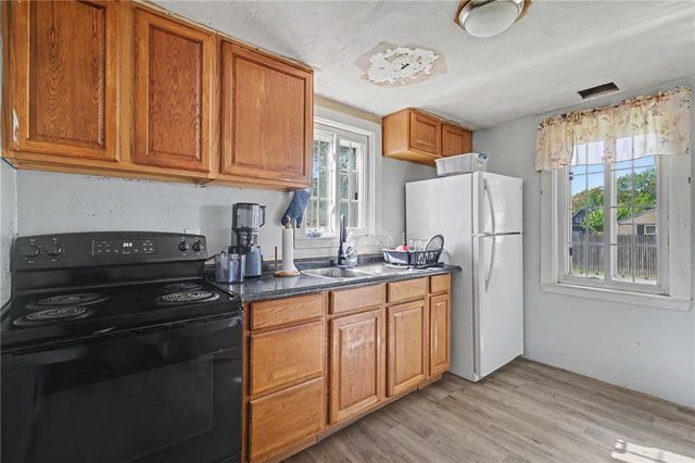 87 Easton Avenue, Warwick, RI 02889